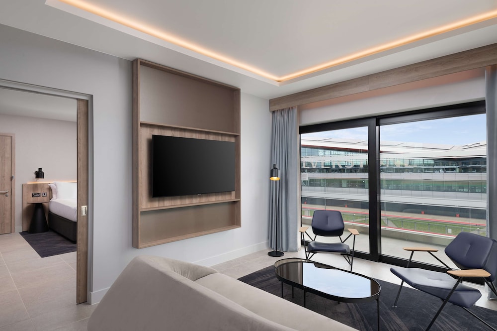 Suite, 1 Bedroom, Balcony photo 2