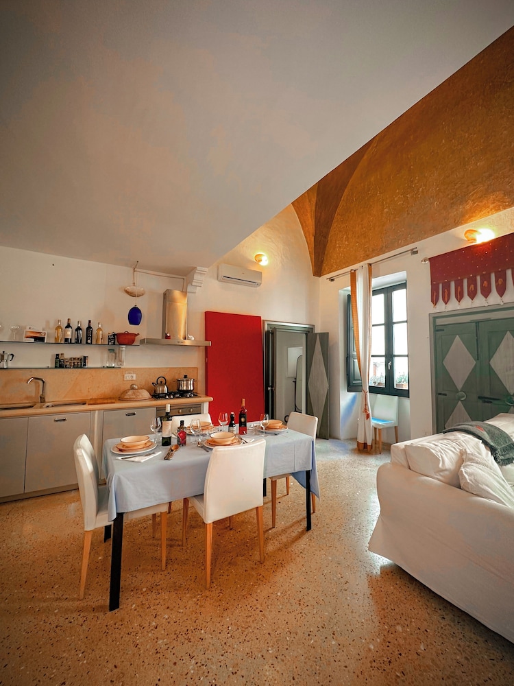 Deluxe Apartment, 3 Bedrooms, Fireplace, City View (Bianco) photo 3
