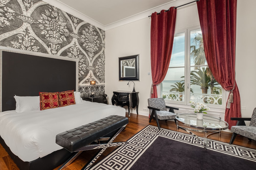 Deluxe Suite - Photo 1