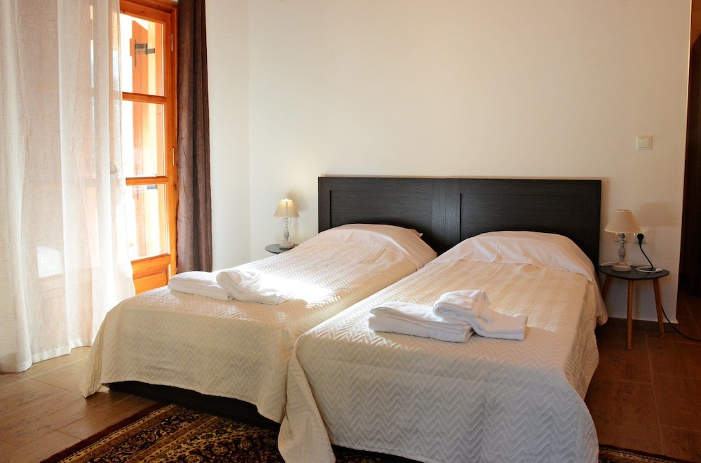 Deluxe Double Or Twin Room, Mountain View photo 3