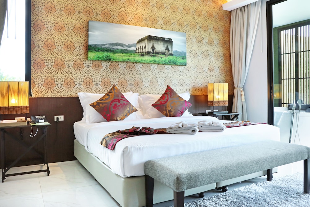 Executive Suite - Photo 4