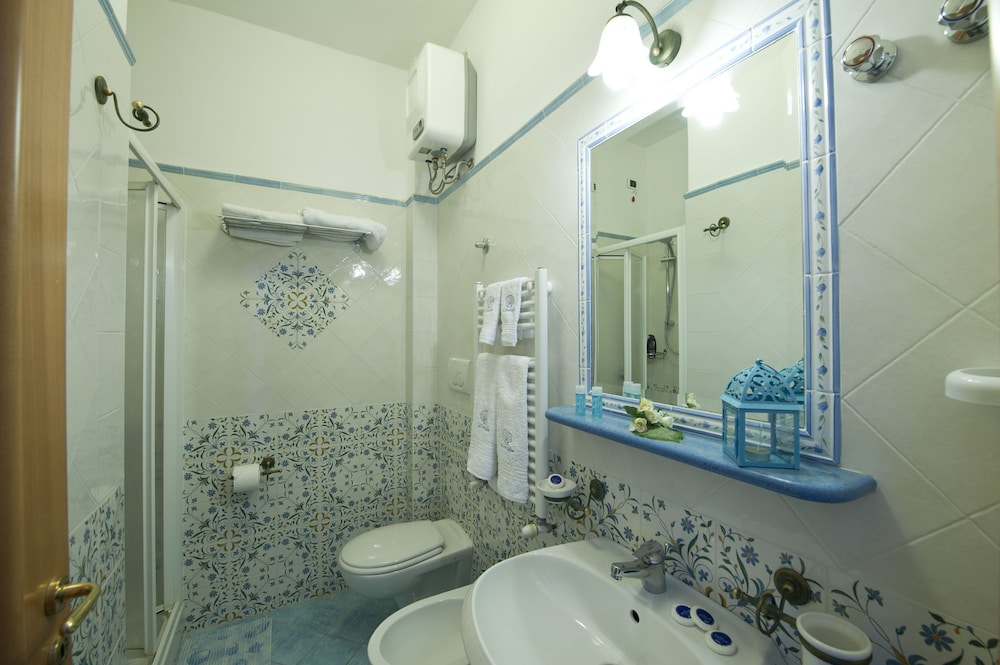Double Room, Balcony, Partial Sea View - Photo 7