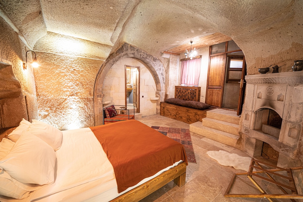 Traditional Suite, Jetted Tub - Photo 5