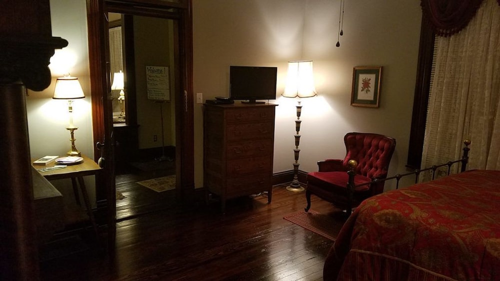 Standard Room, 1 Queen Bed, Non Smoking (Rose Room) photo 2