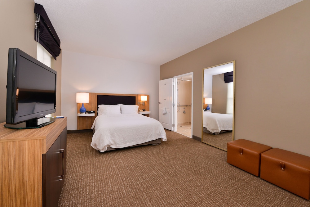 Suite, 1 Double Bed, Accessible, Non Smoking - Photo 2