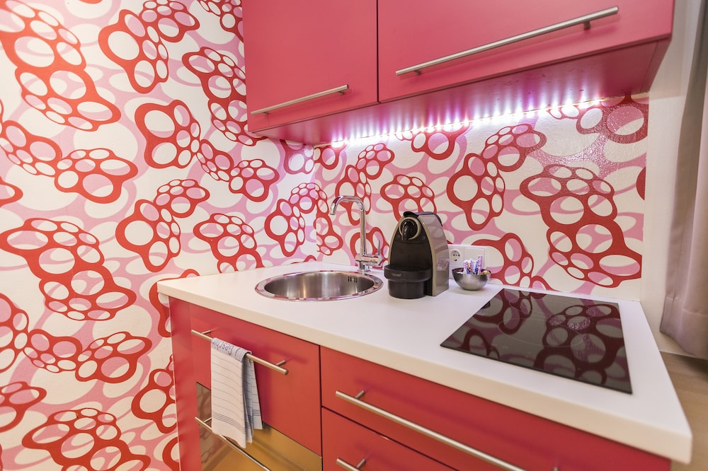 Deluxe Apartment (Up in the air)