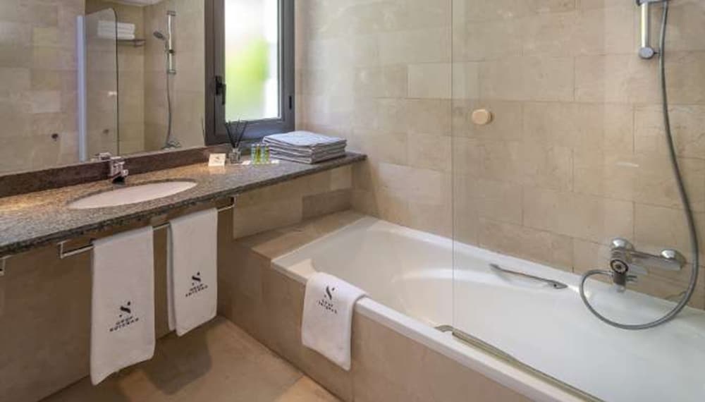 Executive Double or Twin Room - Photo 9