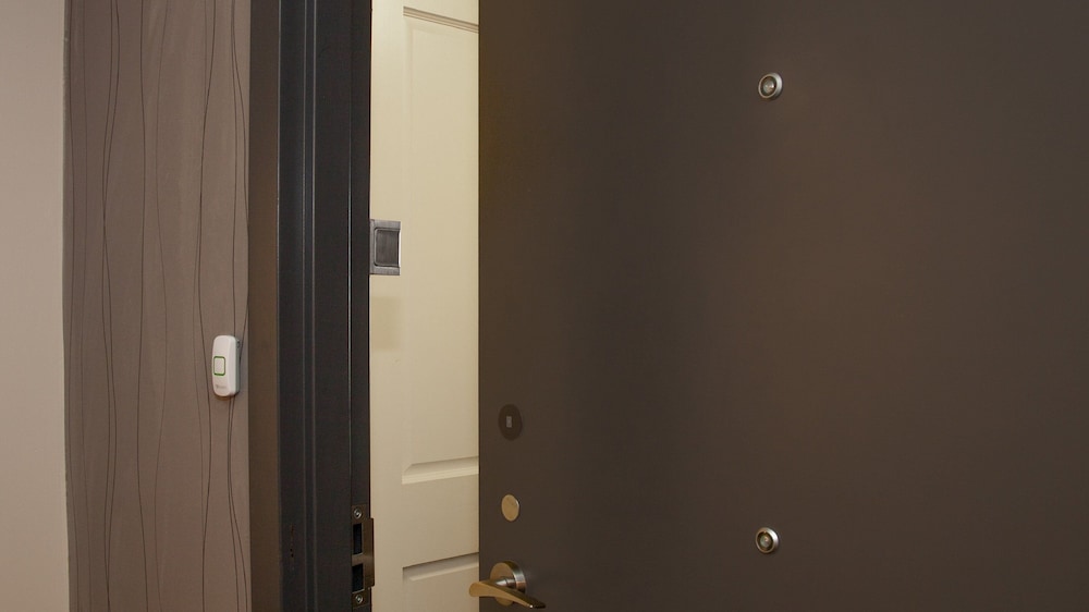 Standard Room, 1 King Bed, Accessible (Comms, Mobil, Access Tub) - Photo 7
