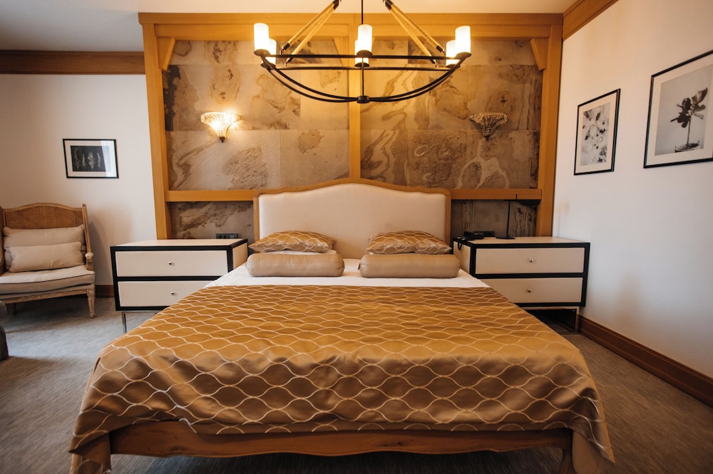 Standard Double Room, 1 King Bed - Photo 12