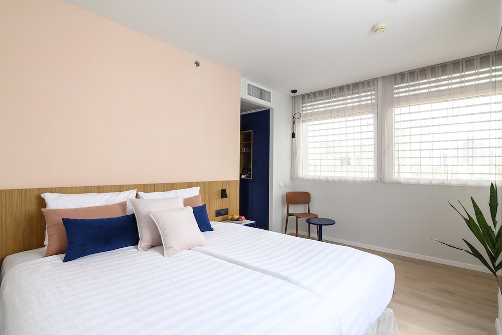 Premium Double or Twin Room - Photo 2