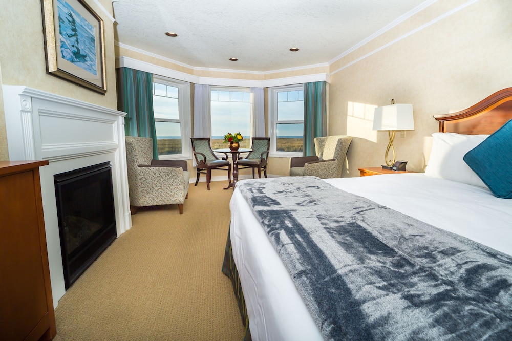 Oceanfront King Deluxe photo 1