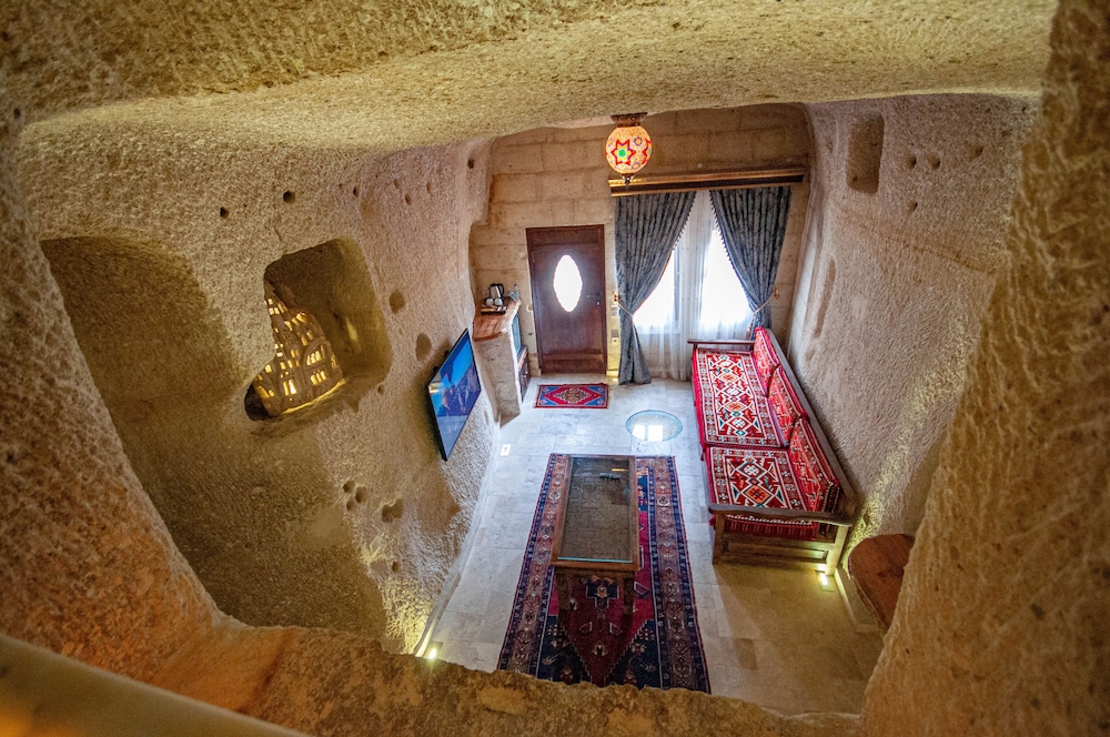 Harem Cave Suite photo 2