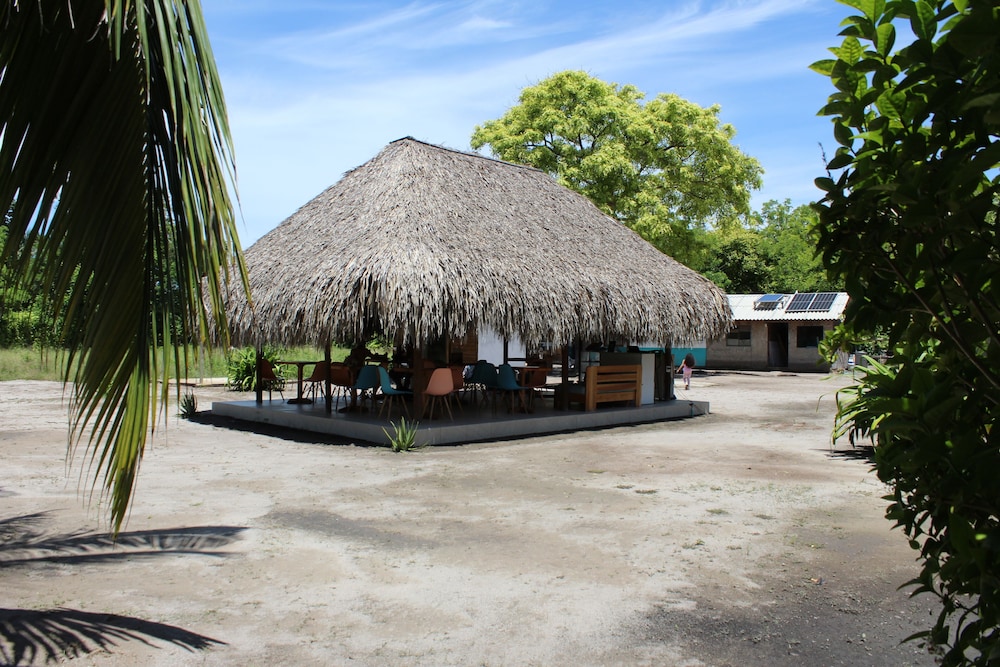 Cabin (Bungalow 1 - Yellow) photo 3