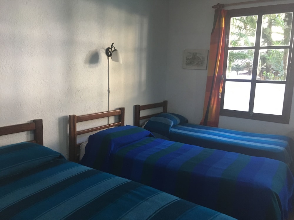 Family Room, 5 Single Beds photo 1