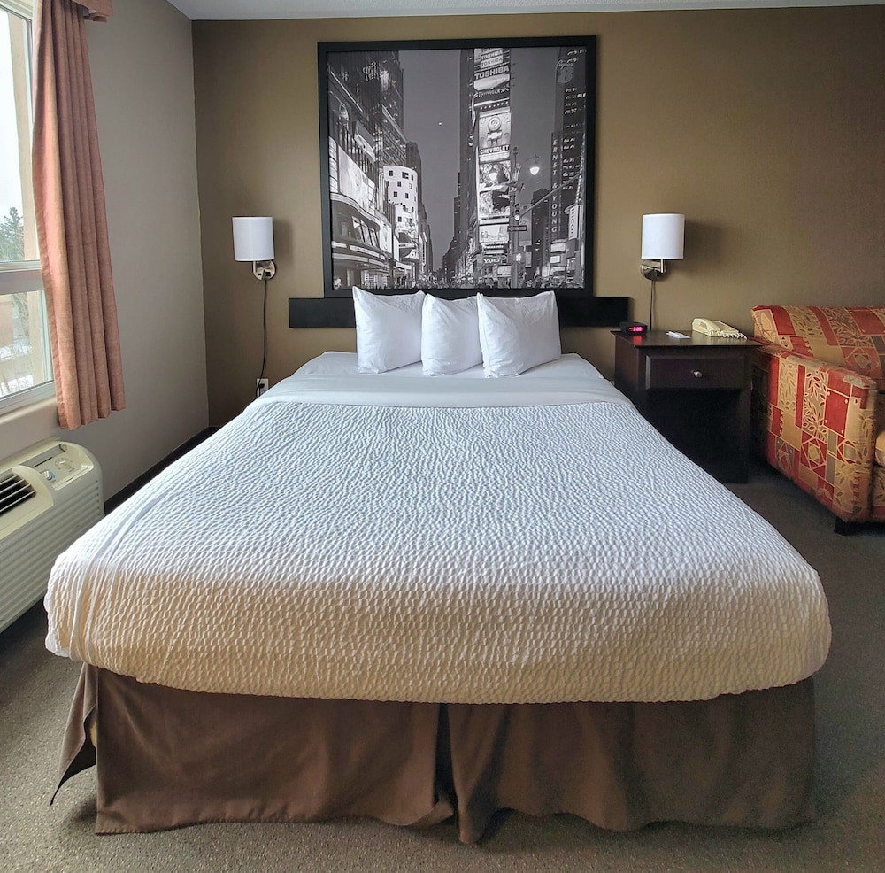Upgraded, Room, 1 Queen Bed, Jetted Tub photo 2