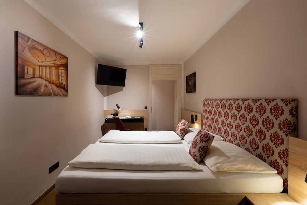 Standard Double Room - Photo 5