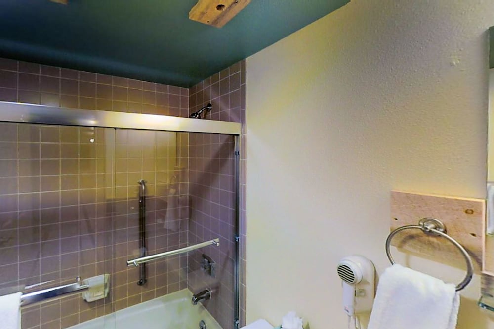 Condo, 1 Bedroom photo 2