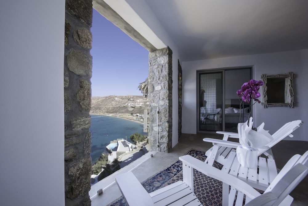 Deluxe Suite, Sea View - Photo 11