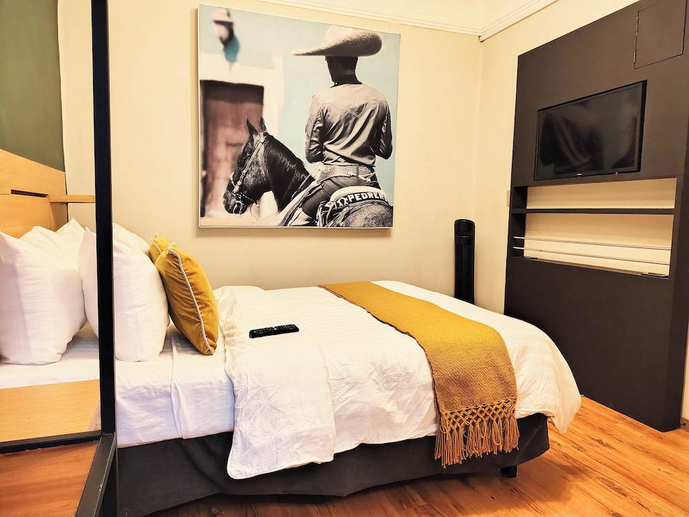 Standard Room, 1 Double Bed, Private Bathroom - Photo 11