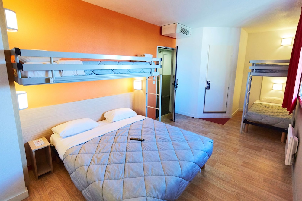 Standard Room, Multiple Beds - Photo 7