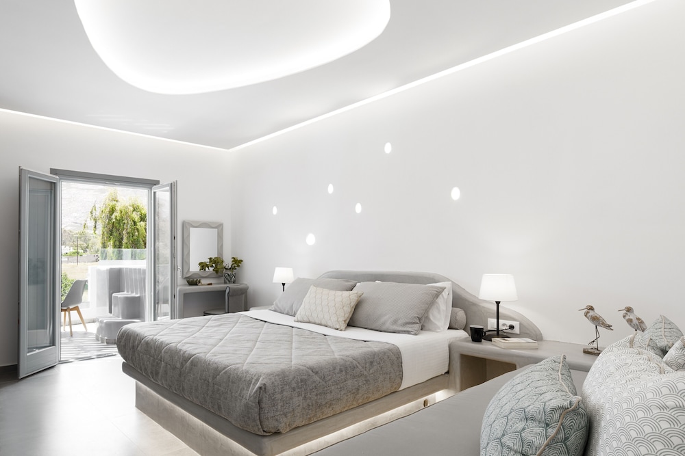 King Suite with outdoor Jetted Tub