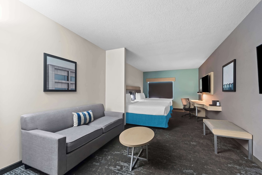 Suite, 2 Queen Beds, Non Smoking, Refrigerator & Microwave (With Sofabed) - Photo 1