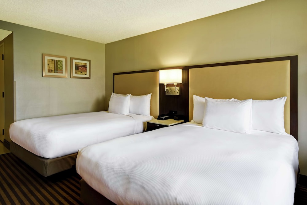 Room, 2 Queen Beds, Patio - Photo 2