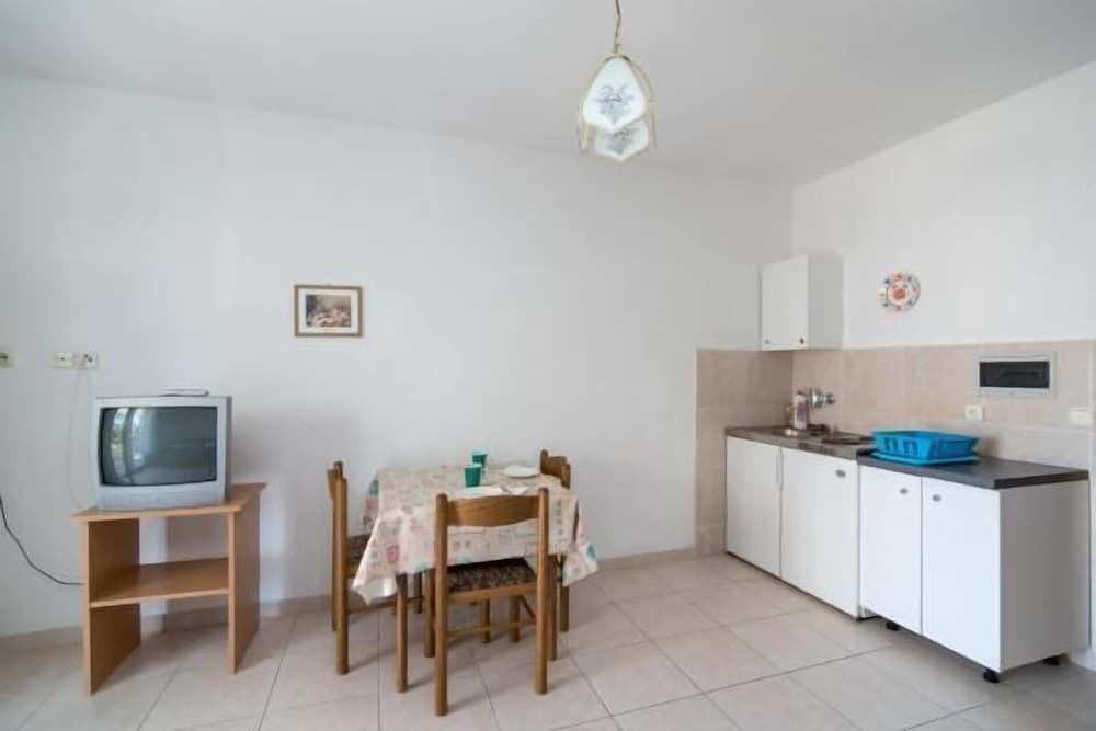 Studio (Apartments Boguvila - Studio with Ter) photo 3