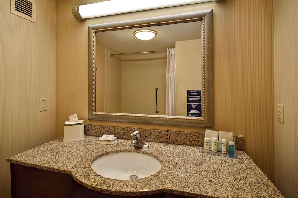 Room, 2 Queen Beds, Non Smoking (Drinks/Snacks) - Photo 8