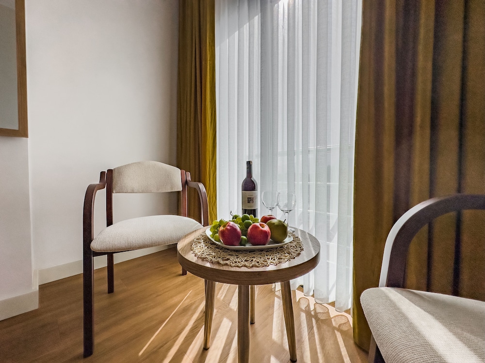 Deluxe Triple Room, Side Sea View - Photo 12