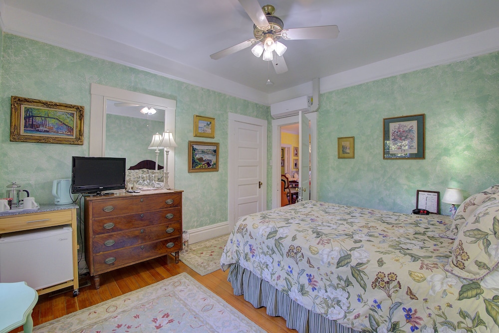 Room, Private Bathroom (Bobwhite) photo 3