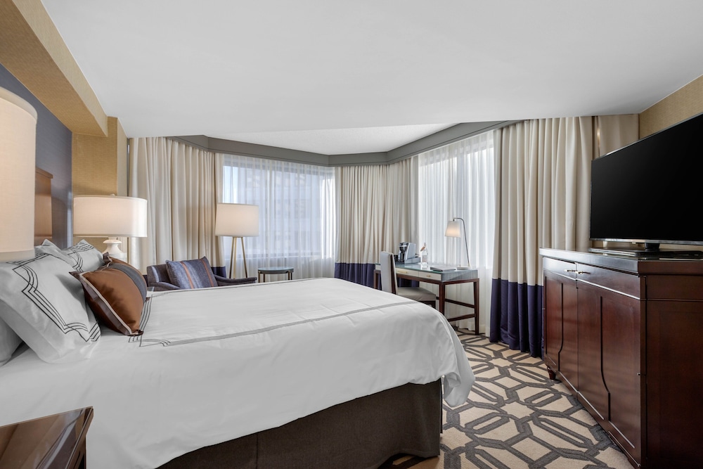 Premier Room, 1 Queen Bed (Luxury)