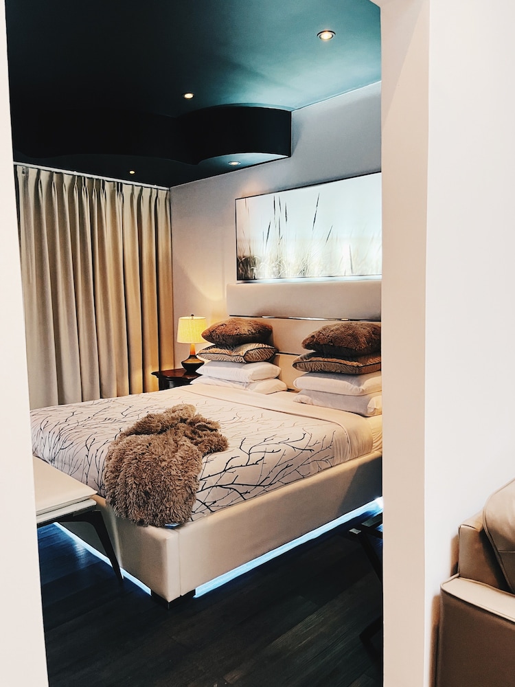 Executive Penthouse, King size bed & Jacuzzi - Photo 3