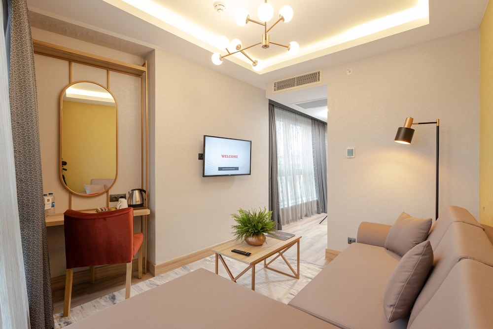 Suite - Photo 3