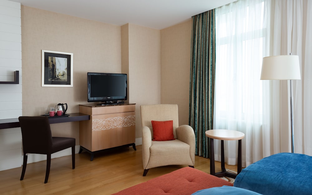 Deluxe Double Room (Free City Shuttle) photo 1