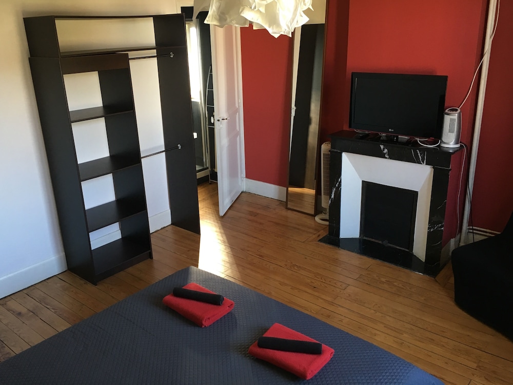 Comfort Double or Twin Room, Ensuite, Garden View (Chambre rouge) photo 3
