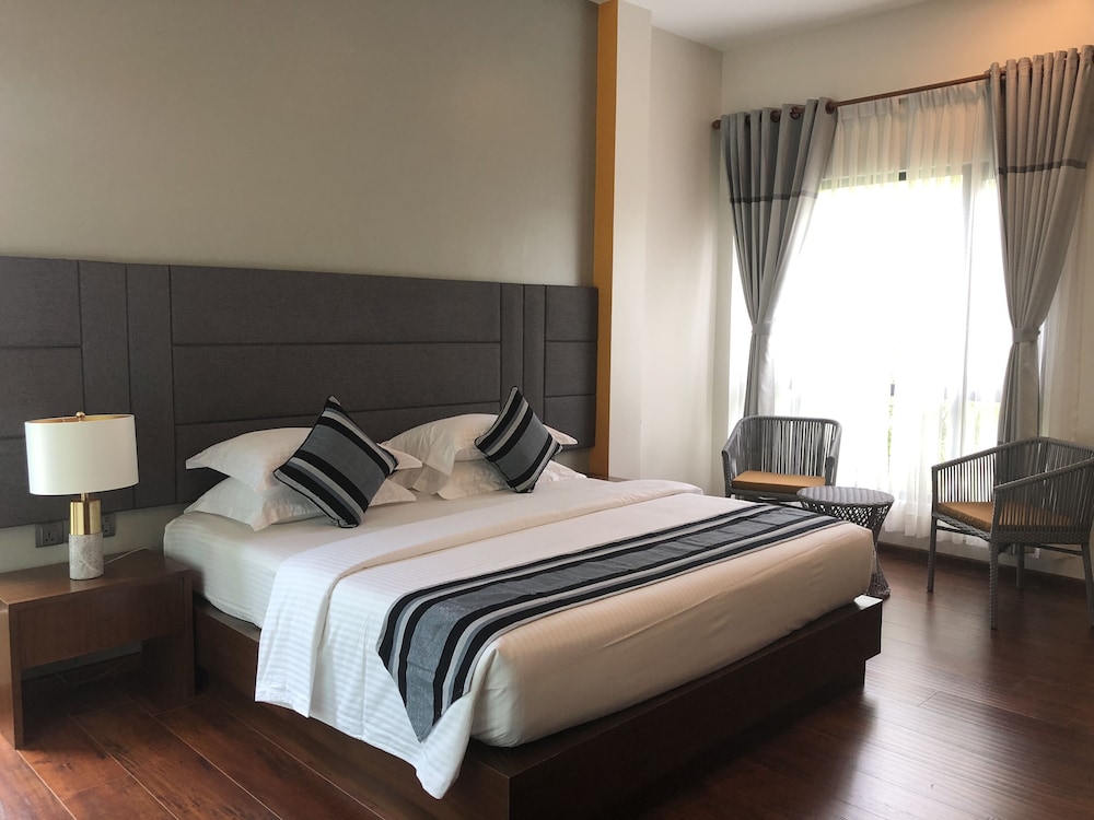 Presidential Double or Twin Room, Non Smoking, Pool View photo 2