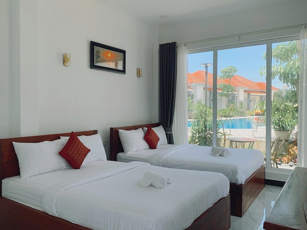 Superior Twin Room, Pool View