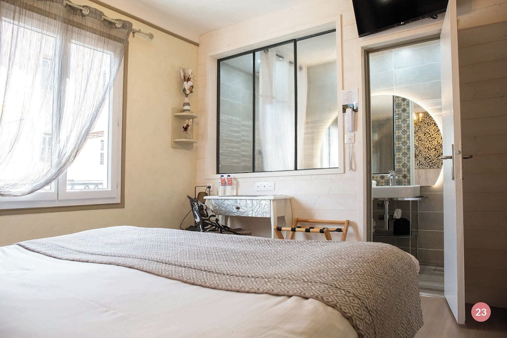 Standard Double Room photo 2