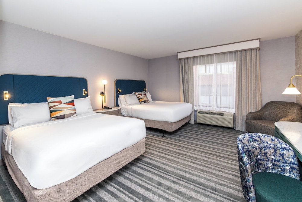 Standard Room, 2 Queen Beds, Roll-in Shower (Communications) photo 1