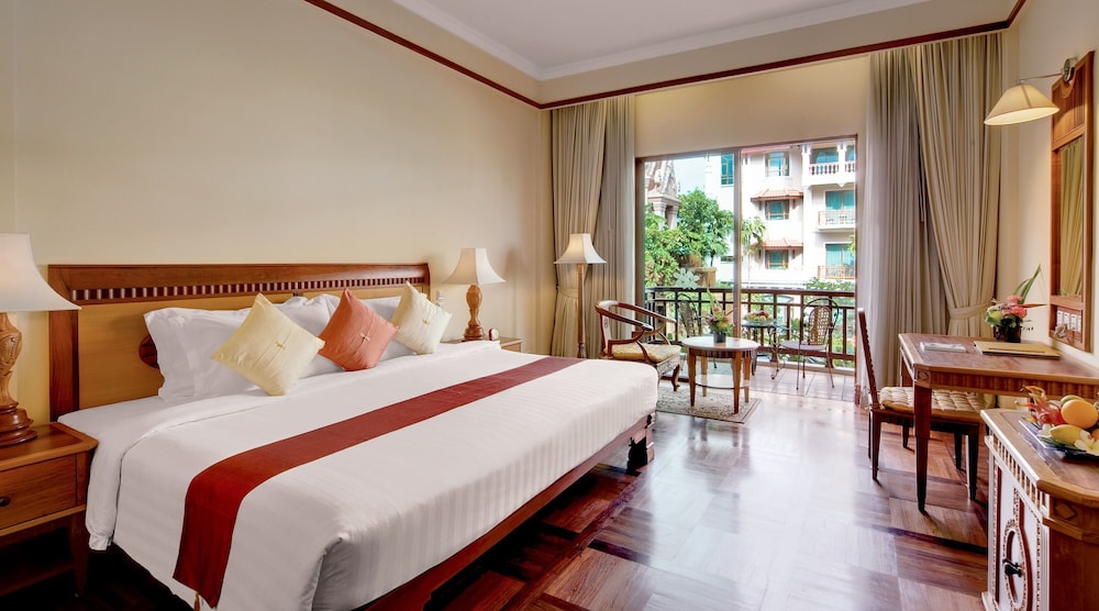 Deluxe Double Room Pool View - Photo 13