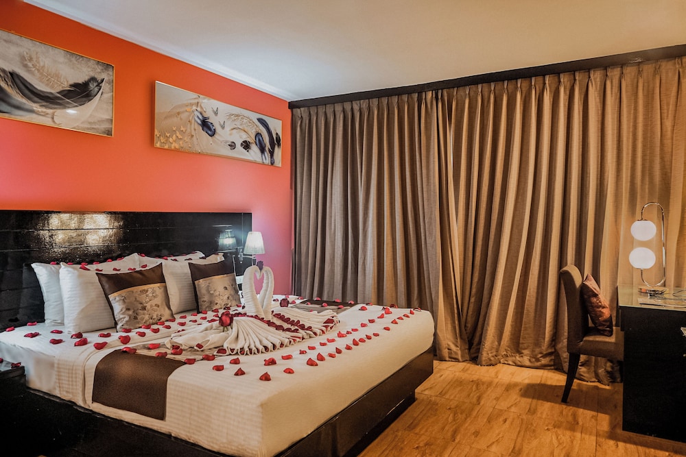 Boss Suites Nana Hotel — photo 108