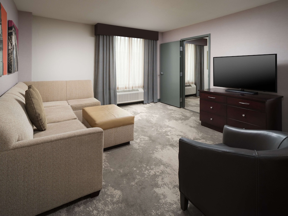 Suite, 1 King Bed, Non Smoking - Photo 2