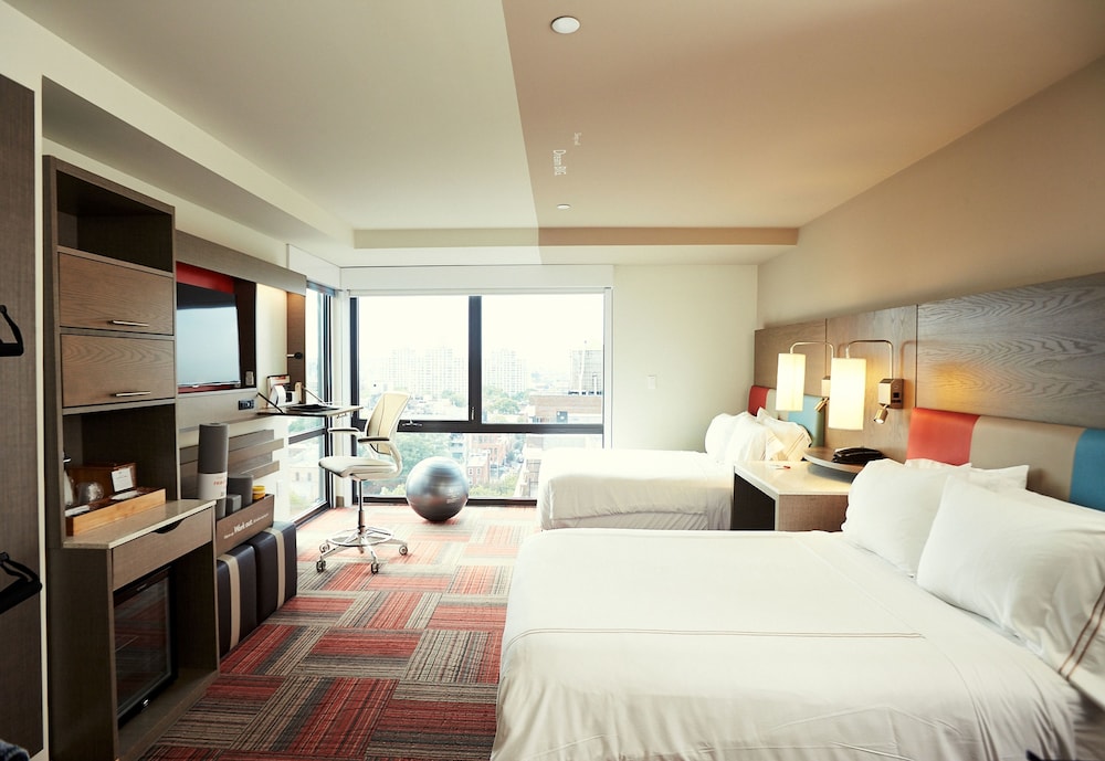 Standard Room, 2 Double Beds, Mobility Accessible (Mobility, Roll-In Shower) photo 3