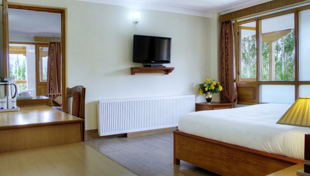 Deluxe Suite - Photo 6