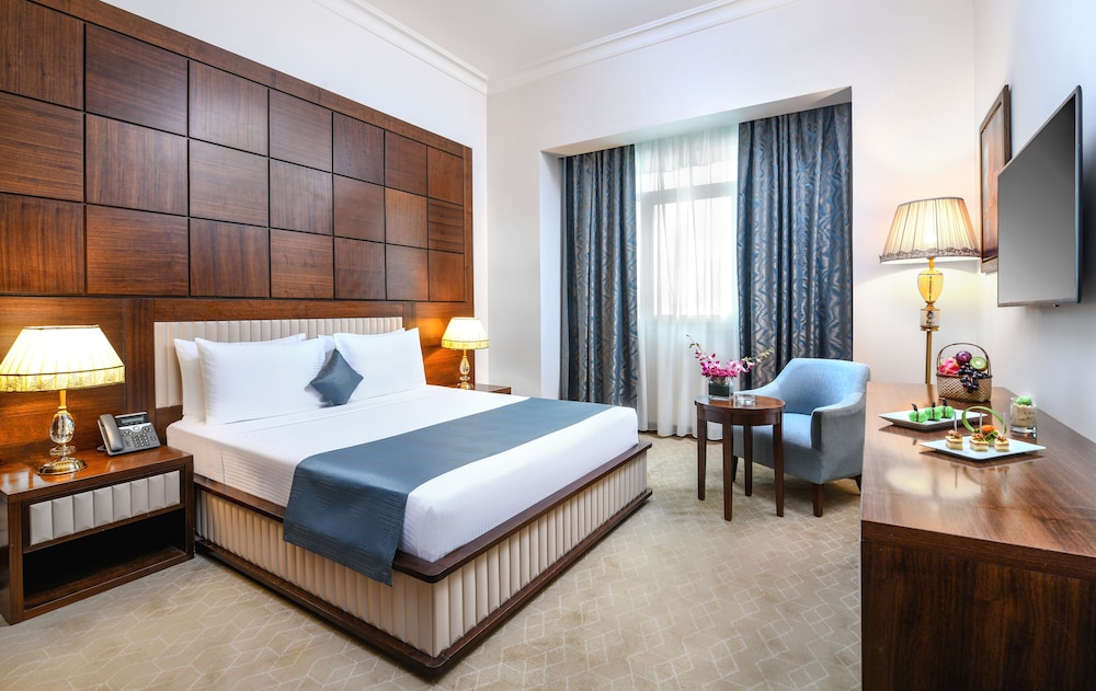 Standard Room, 1 Queen Bed, City View - Photo 17