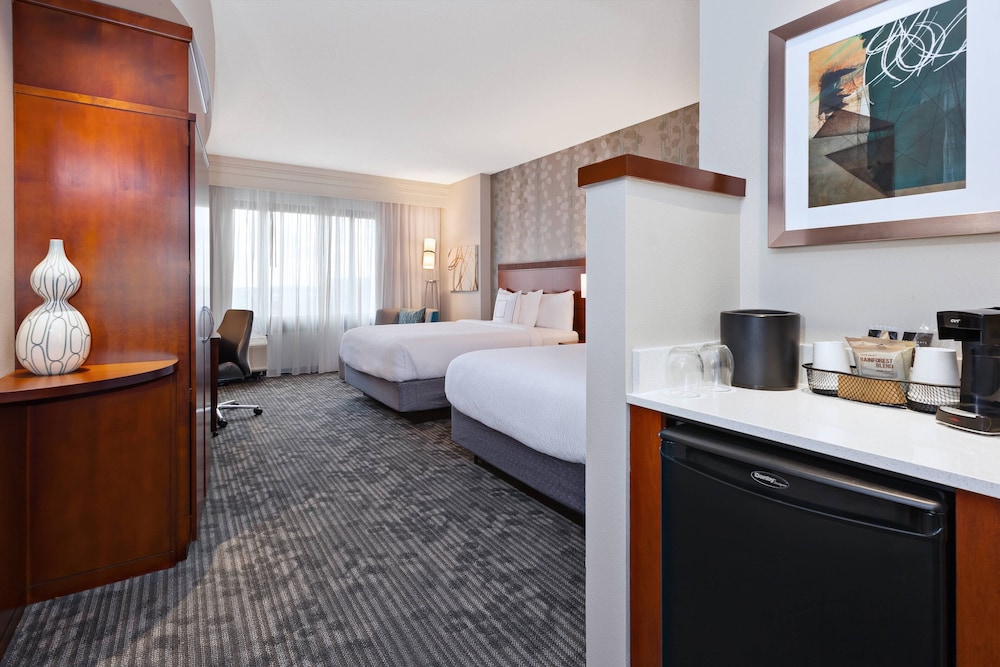 Room, 2 Queen Beds - Photo 1