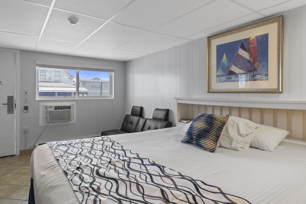 King Room with Futon photo 1