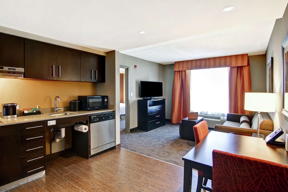 Suite, 1 King Bed, Accessible (Mobility & Hearing, Roll-in Shower)