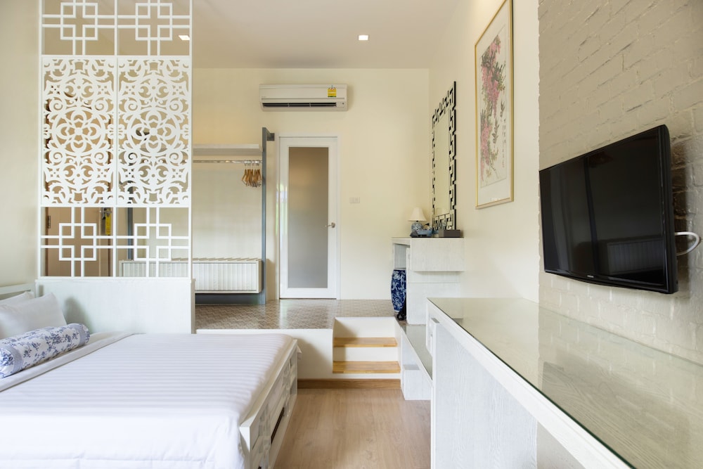 Ritz-Carlton 3-Bedroom, Club Access - Photo 9